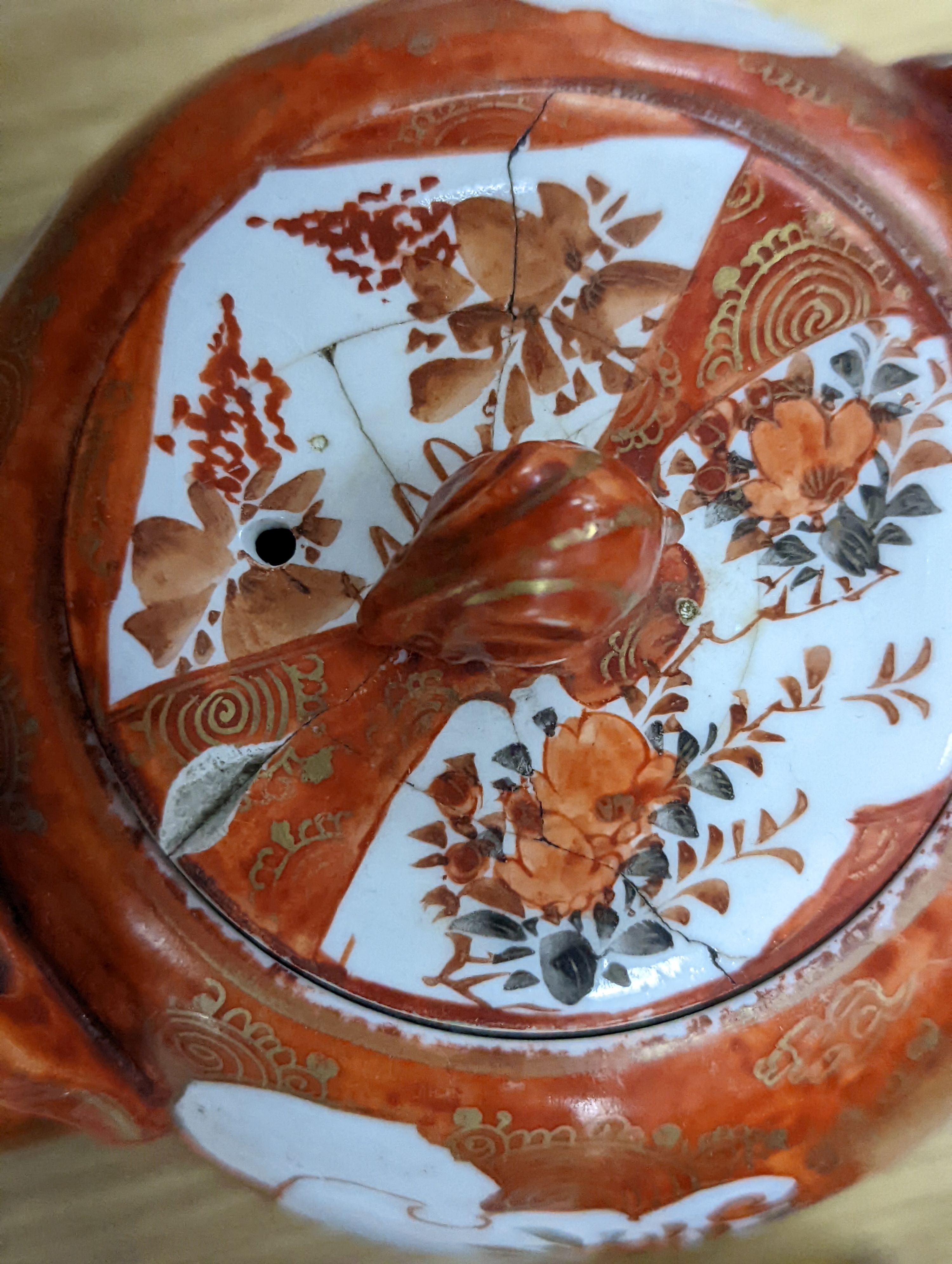 A collection of Japanese kutani and a Japanese porcelain ‘dragon’ plate, 20.5cm